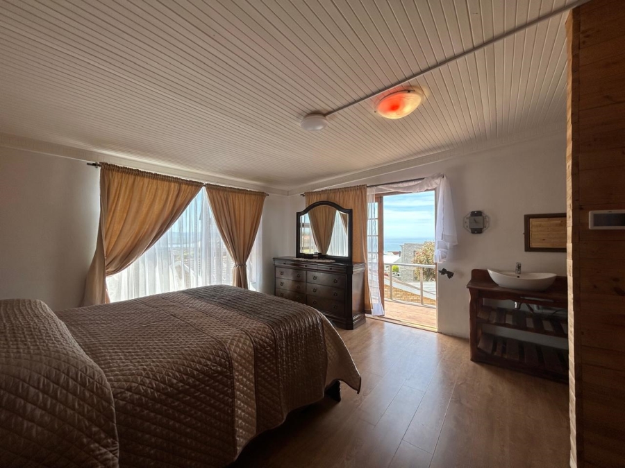 5 Bedroom Property for Sale in Wavecrest Eastern Cape